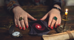 Les arcanes du tarot qui vous aident à surmonter une séparation amoureuse