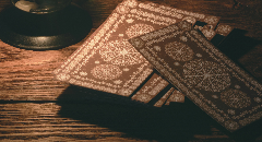 Le tarot peut-il prédire une relation à long terme ou une séparation rapide ?