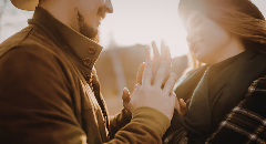 Les signes d’une connexion spirituelle : comment reconnaître un lien profond et unique