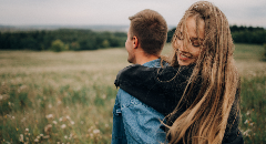Est-ce qu’il m’aime vraiment ? Les signes selon la voyance amour
