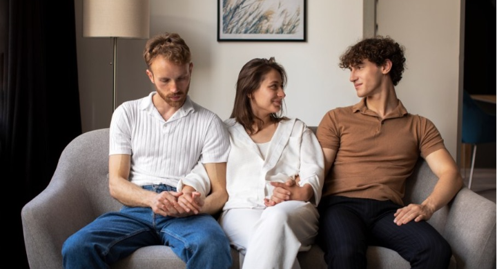 Peut-on tomber amoureux de deux personnes en même temps ? Une exploration des sentiments multiples