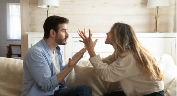 Les Signes d’une Relation Toxique : Comment Reconnaître les Alarmes Rouges