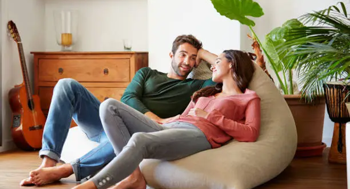 Relation de couple : Comment réagir si je sens que mon partenaire ne m’accorde pas assez d’attention?
